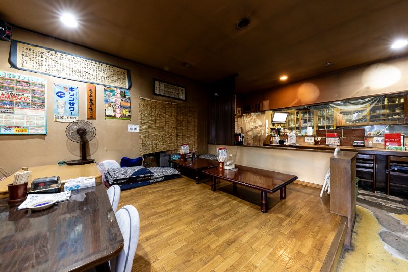 居酒屋どんとこい 店内